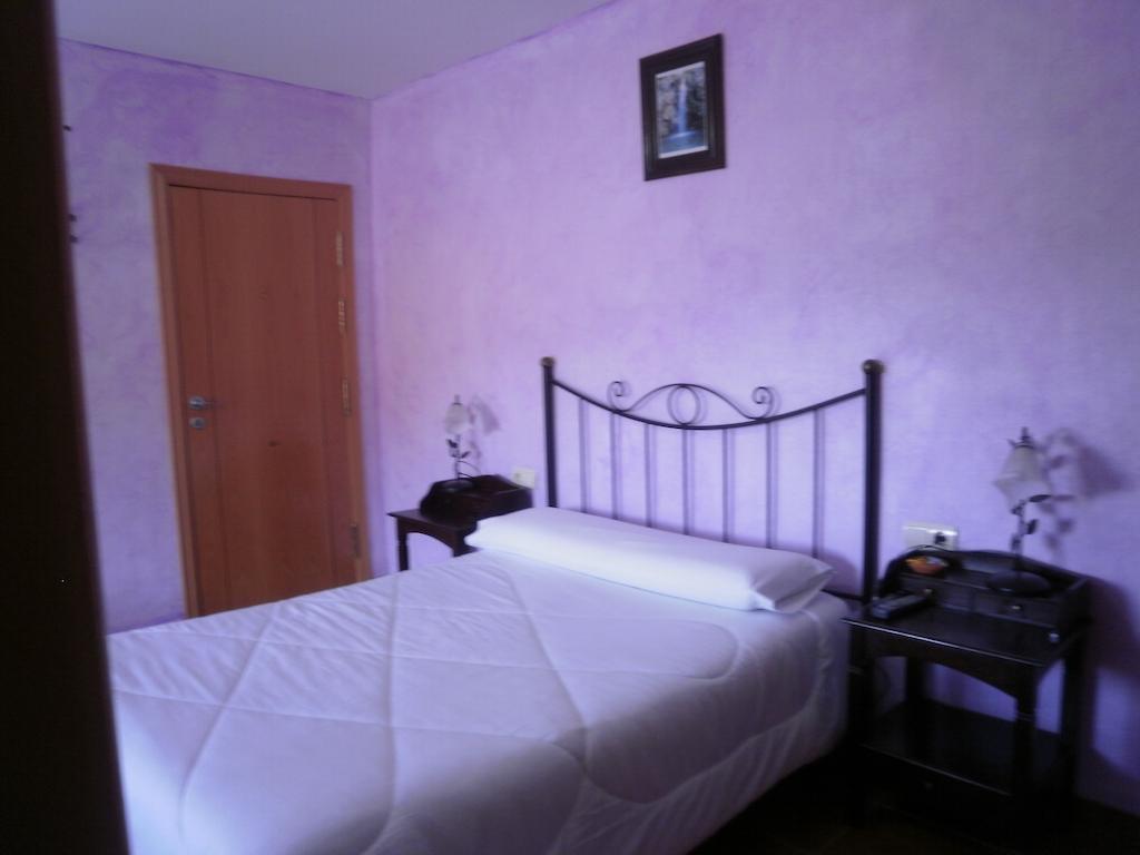 Hostal El Olmo Camarena de la Sierra Rom bilde